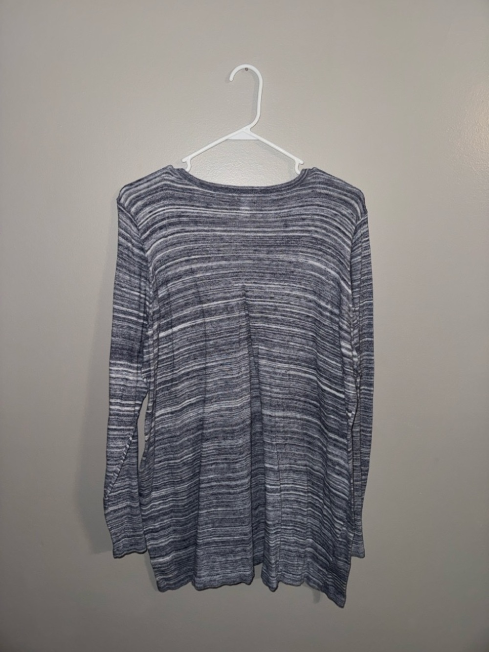 Women’s Basic Editions Top - Picture 4 of 5